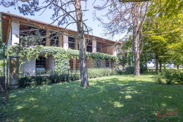 casa indipendente in vendita a Cento