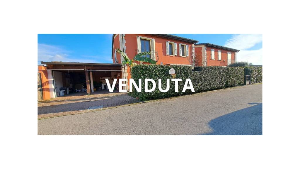 casa indipendente in vendita a Cento in zona Reno Centese