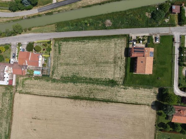 casa indipendente in vendita a Cento in zona Molino Albergati