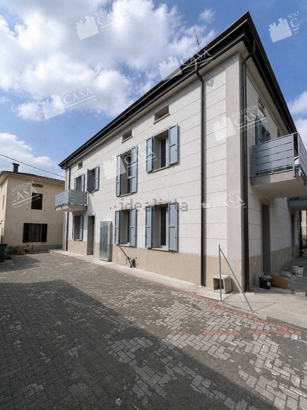 casa indipendente in vendita a Cento