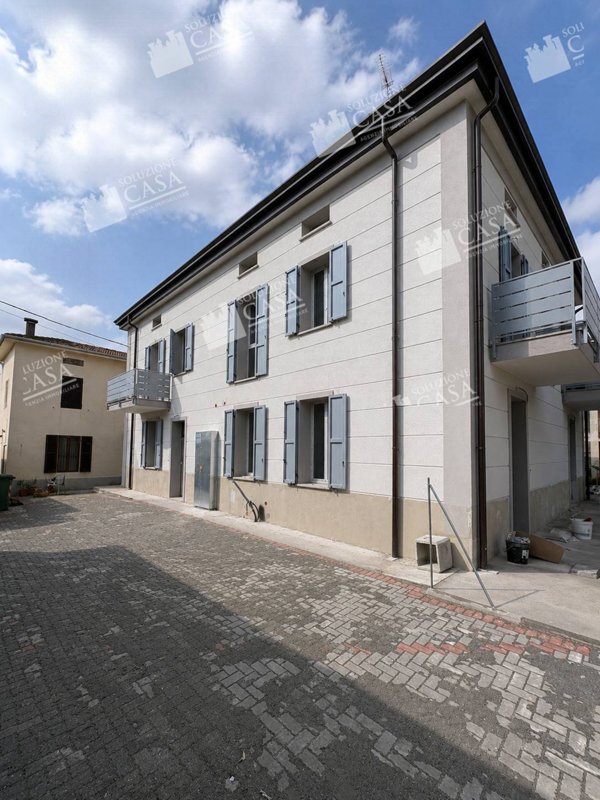 casa indipendente in vendita a Cento