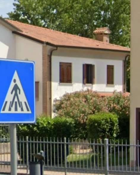 casa indipendente in vendita a Cento