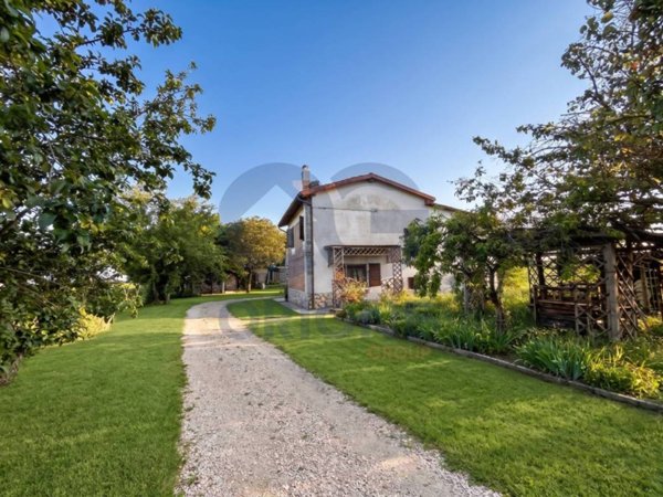 casa indipendente in vendita a Cento in zona Reno Centese