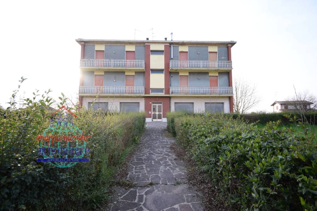 appartamento in vendita a Cento in zona XII Morelli