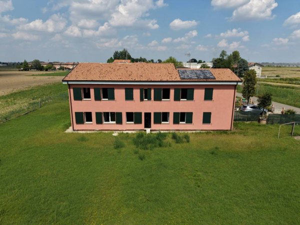 casa indipendente in vendita a Cento in zona Corporeno