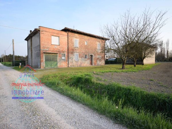 casa indipendente in vendita a Cento in zona XII Morelli