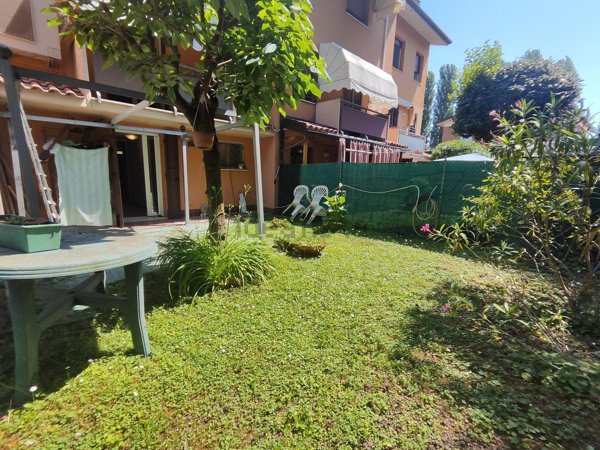 casa indipendente in vendita a Cento