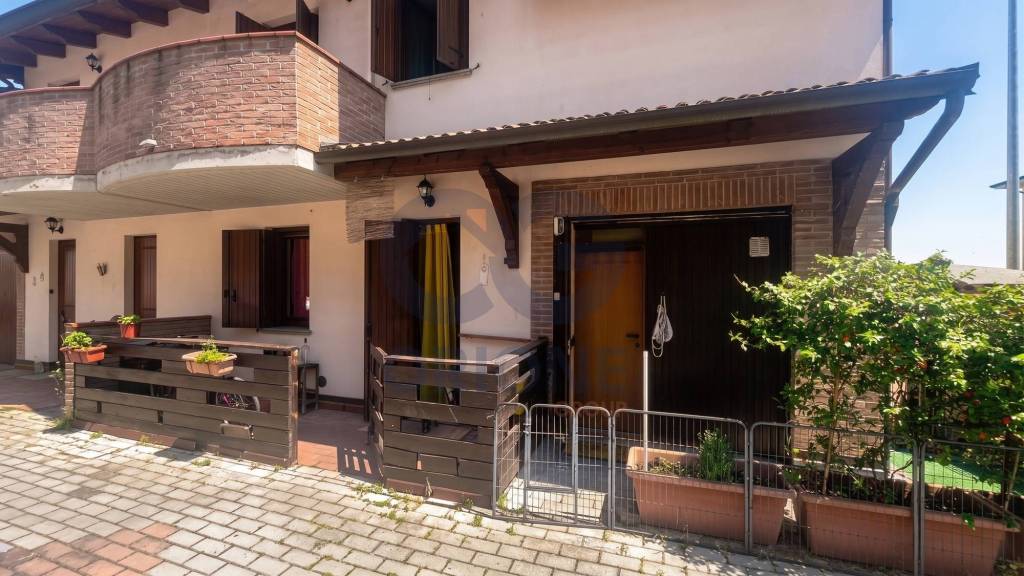 casa indipendente in vendita a Cento in zona Crocetta