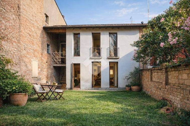 casa indipendente in vendita a Cento