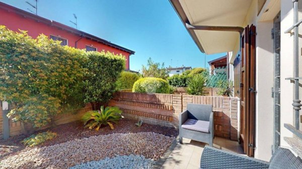 casa indipendente in vendita a Cento
