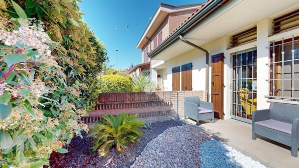 casa indipendente in vendita a Cento
