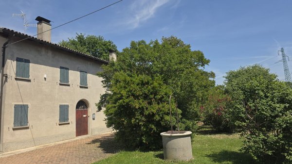 casa indipendente in vendita a Cento in zona Renazzo