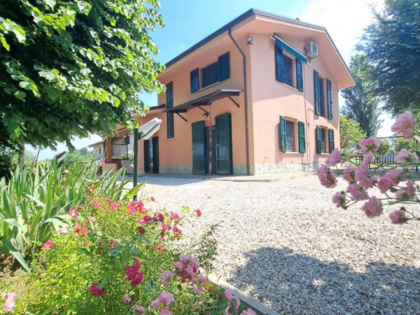 casa indipendente in vendita a Cento in zona Renazzo