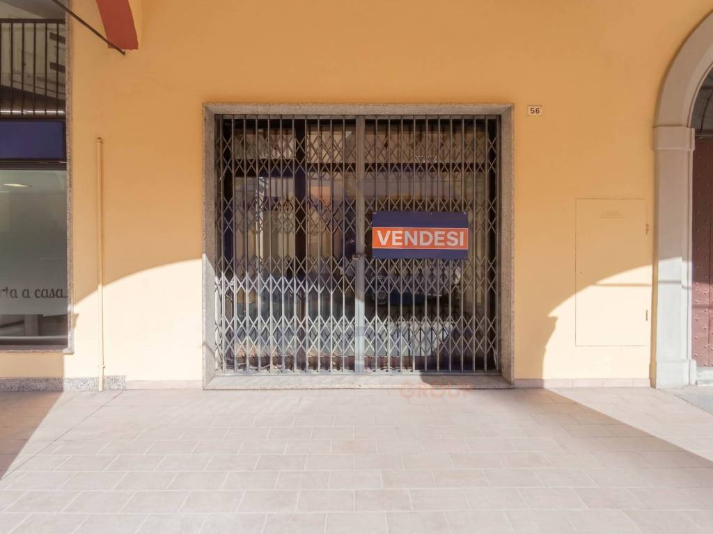 negozio in vendita a Cento