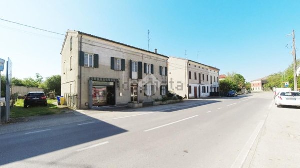 casa indipendente in vendita a Cento in zona Buonacompra