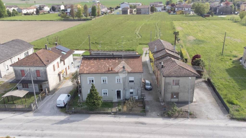 appartamento in vendita a Cento in zona Casumaro
