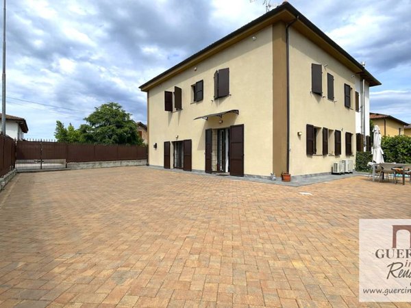 casa indipendente in vendita a Cento in zona XII Morelli