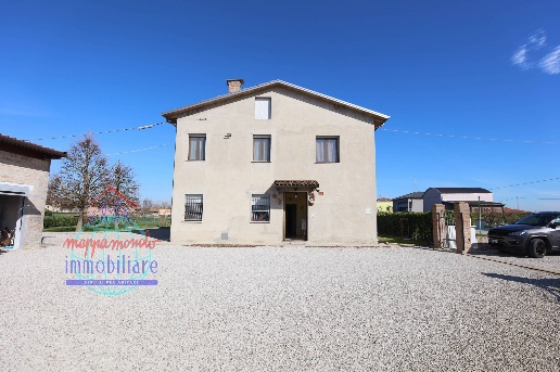 casa indipendente in vendita a Cento in zona XII Morelli