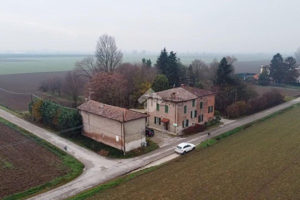 casa semindipendente in vendita a Cento in zona Renazzo