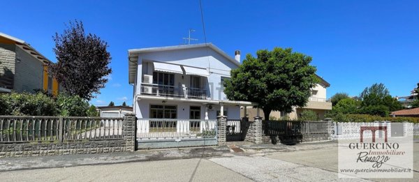 casa indipendente in vendita a Cento