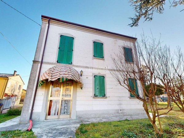 casa indipendente in vendita a Cento in zona Casumaro