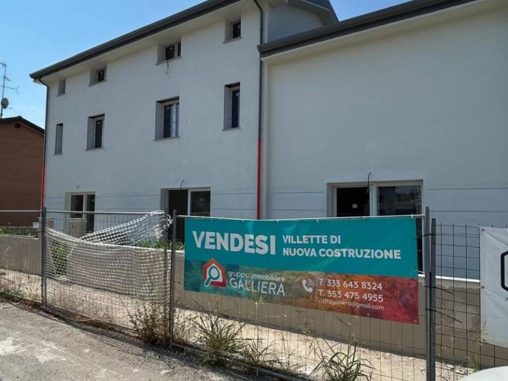 casa indipendente in vendita a Cento in zona Casumaro