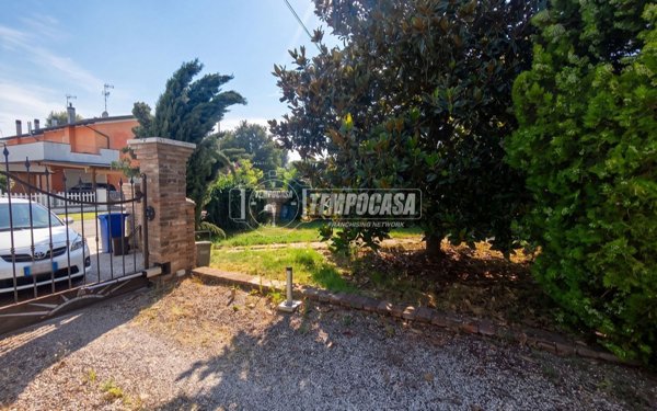 appartamento in vendita a Cento in zona Casumaro
