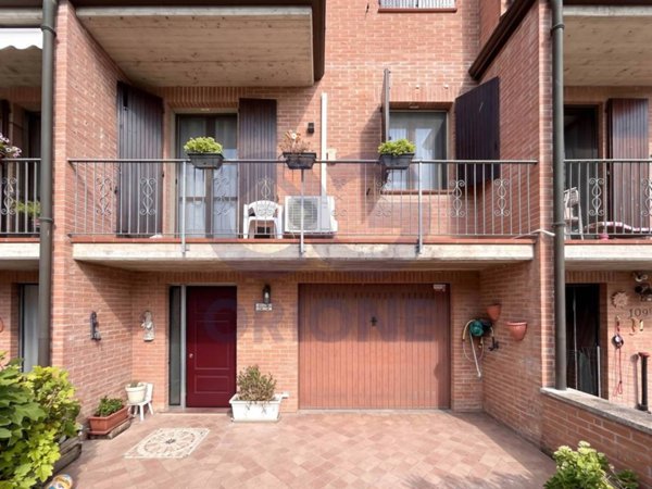 casa indipendente in vendita a Cento