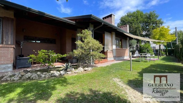casa indipendente in vendita a Cento in zona XII Morelli