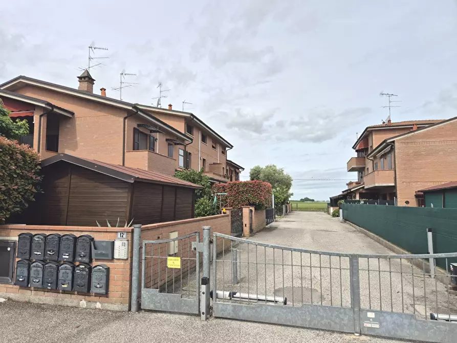casa indipendente in vendita a Cento