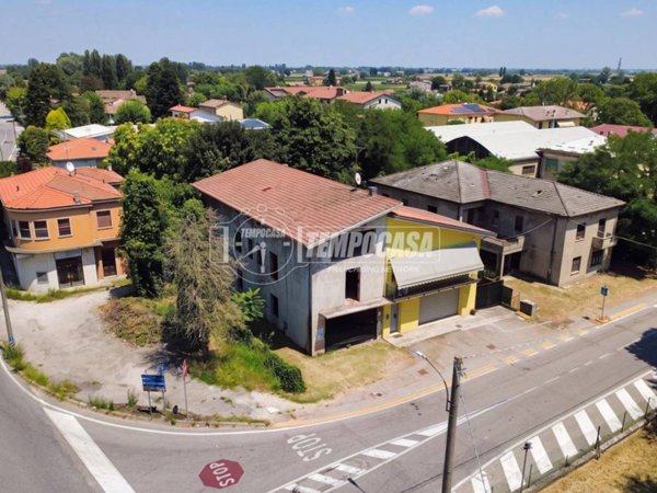casa indipendente in vendita a Cento in zona Alberone