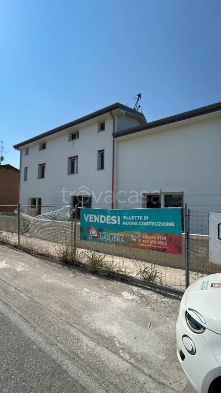 casa indipendente in vendita a Cento in zona Casumaro