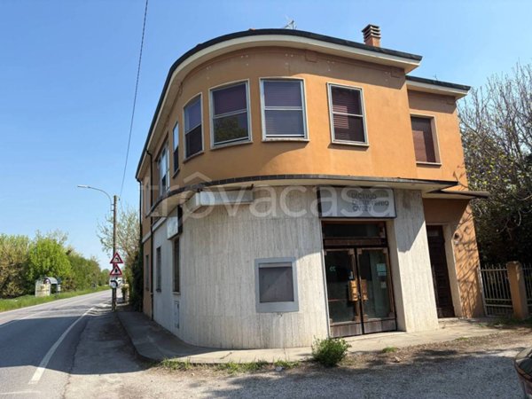 quadrivano in vendita a Cento in zona Alberone