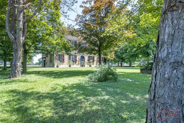 casa indipendente in vendita a Cento in zona Molino Albergati