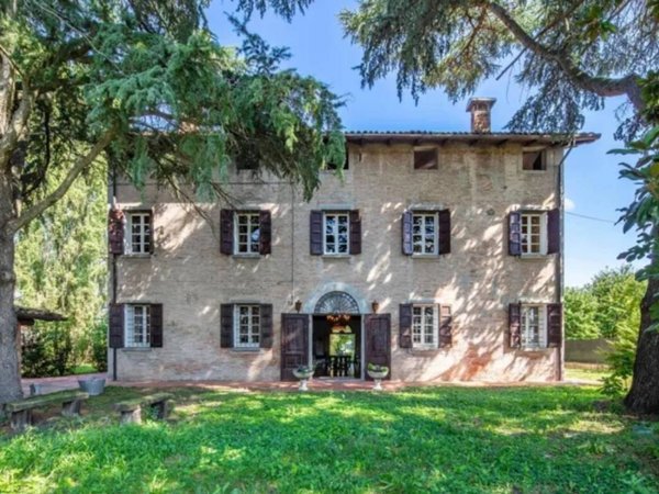 casa indipendente in vendita a Cento in zona Molino Albergati