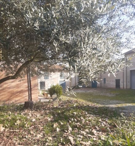 casa indipendente in vendita a Cento