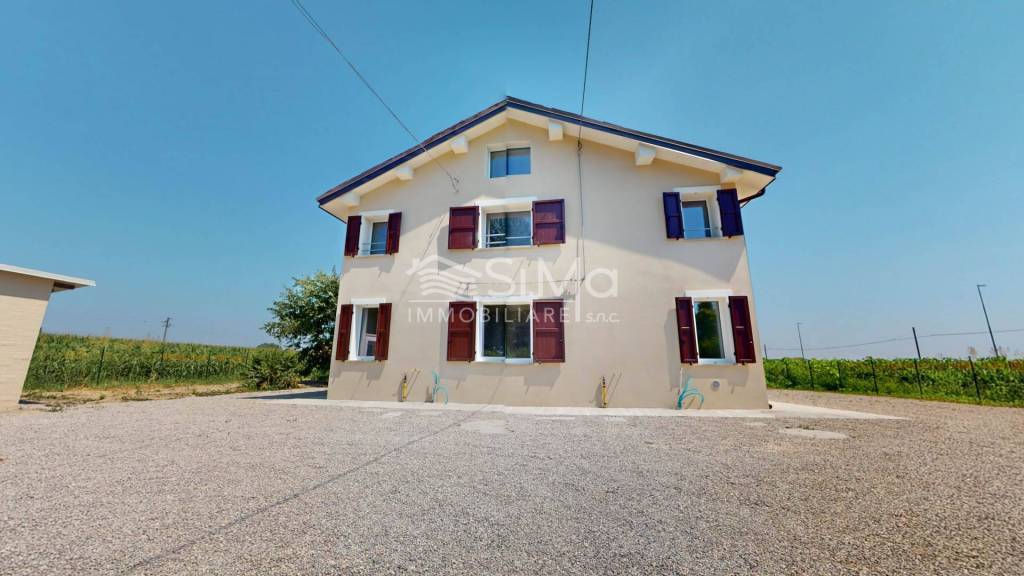 casa indipendente in vendita a Cento in zona Renazzo