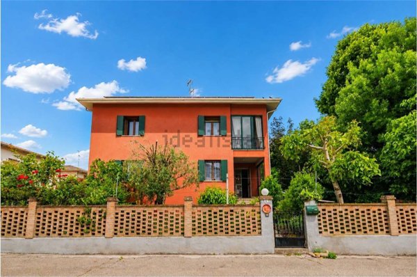 casa indipendente in vendita a Cento