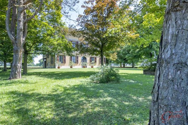 casa indipendente in vendita a Cento in zona Molino Albergati