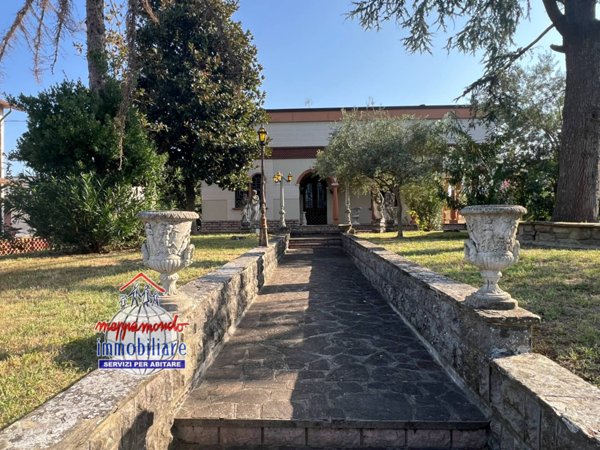 casa indipendente in vendita a Cento in zona XII Morelli