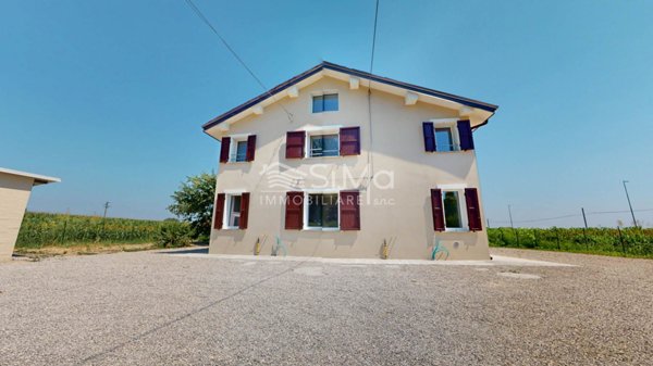 casa indipendente in vendita a Cento in zona XII Morelli