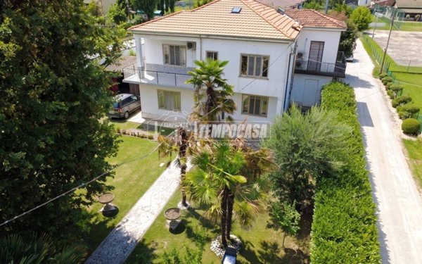 casa indipendente in vendita a Cento in zona Alberone