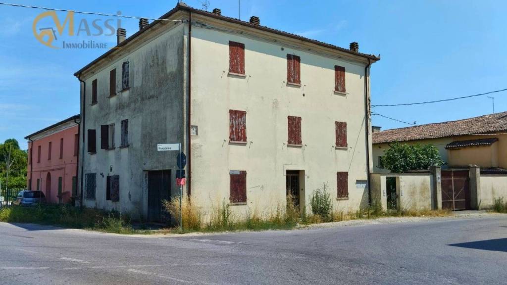 appartamento in vendita a Cento in zona Reno Centese