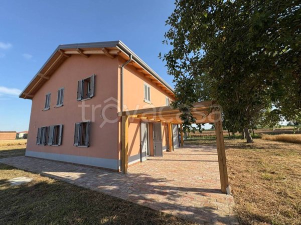 casa indipendente in vendita a Cento in zona Alberone