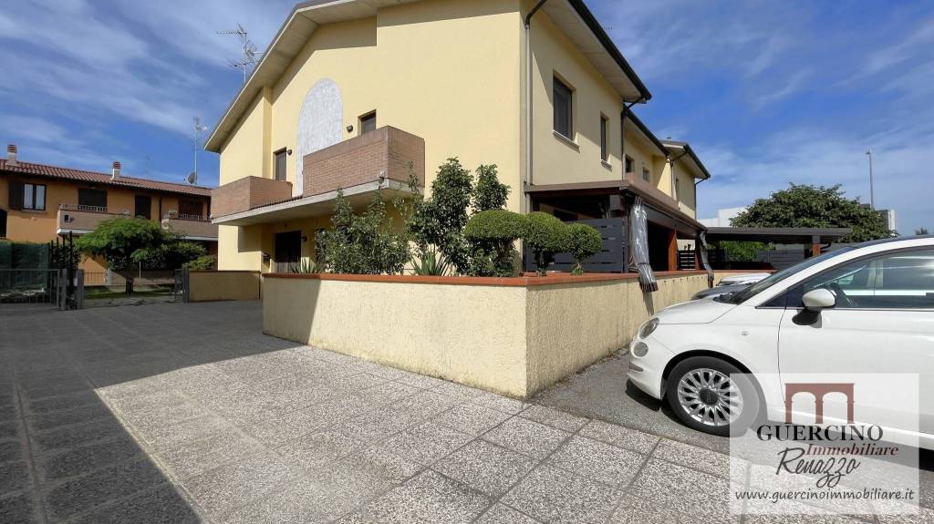 appartamento in vendita a Cento in zona Renazzo