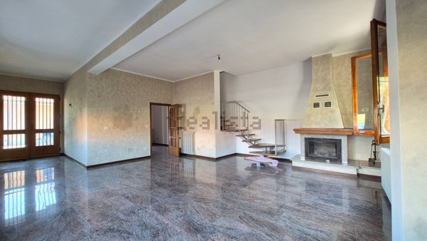 casa indipendente in vendita a Cento in zona Renazzo