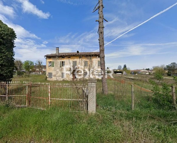 casale in vendita a Cento