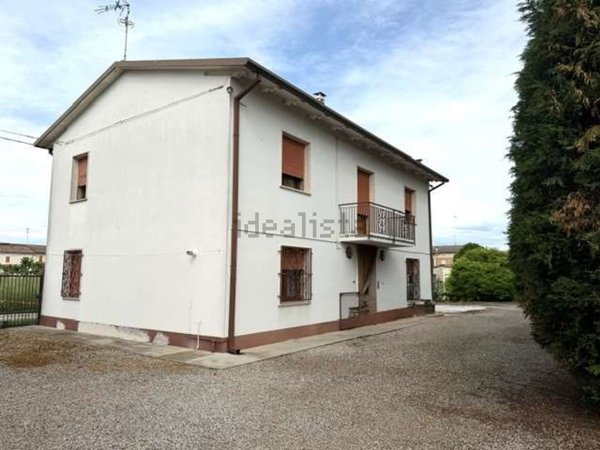 casa indipendente in vendita a Cento