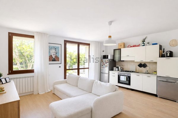 appartamento in vendita a Cento in zona Buonacompra