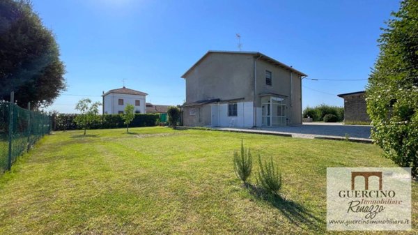 casa indipendente in vendita a Cento in zona XII Morelli